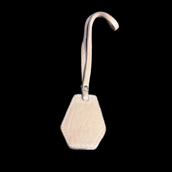 Jessica Simpson Tan and Gold Luggage Tag - Picture 2 of 3